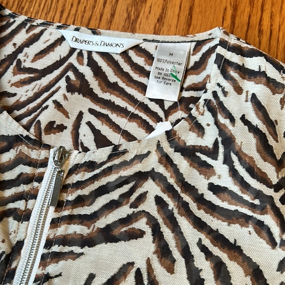 Women blouse brown zebra. Size M, brand new. - Picture 4 of 4